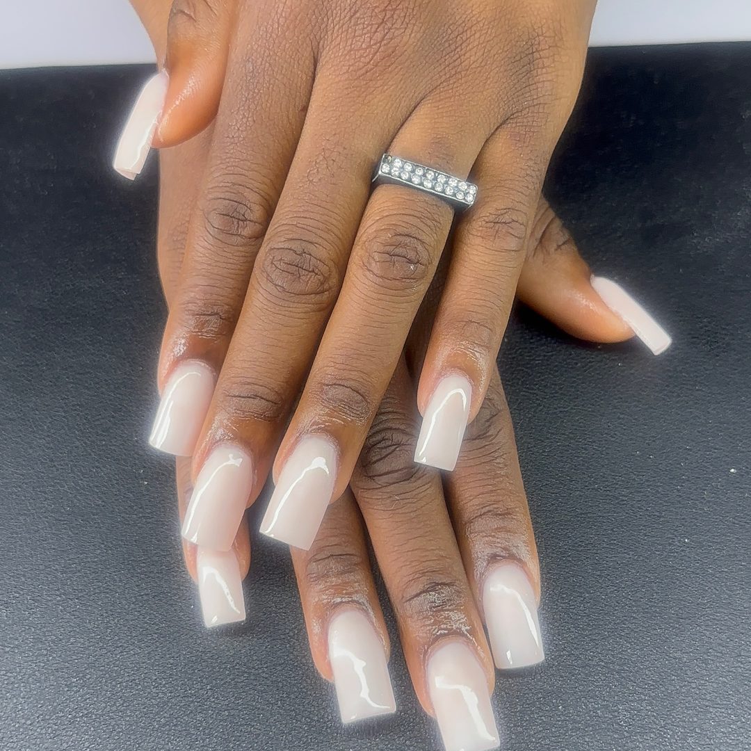 Pose acrylique nude carrée — Black & Beauty Studio