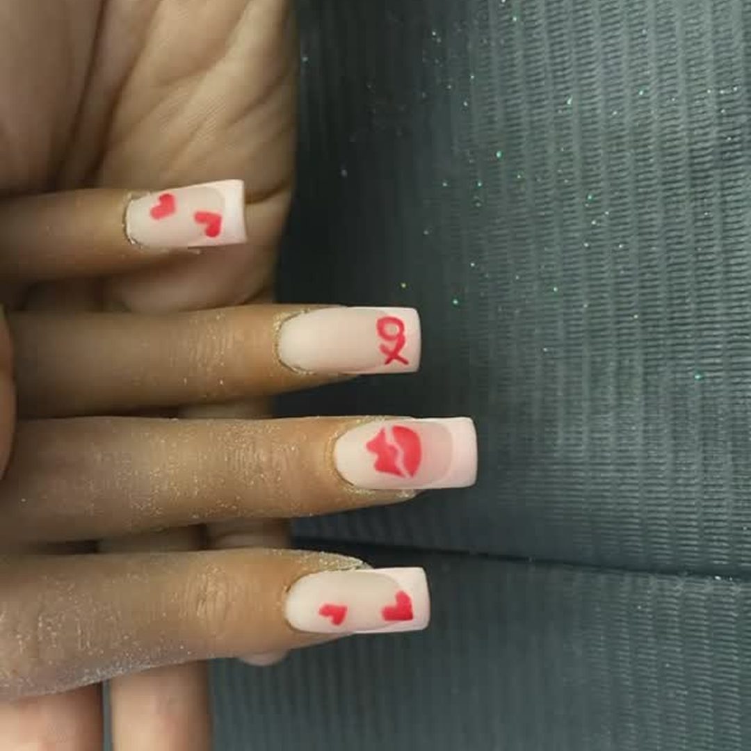 Nail art cœurs — Black & Beauty Studio
