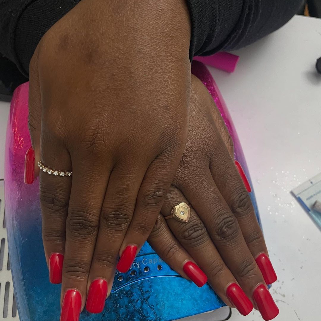 Ongles rouge royal